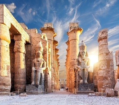 尼羅河輪 (搭馬車前往艾德芙神殿→世界最大神殿群-卡納克神殿→路克索神殿)