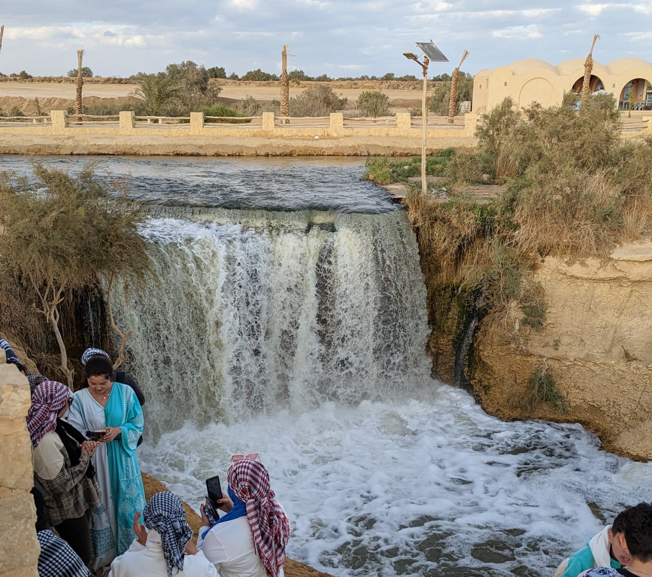 黑白沙漠→沙漠衝沙→鹽湖→沙漠市集→夜宿法尤姆