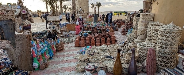 黑白沙漠→沙漠衝沙→鹽湖→沙漠市集→夜宿法尤姆