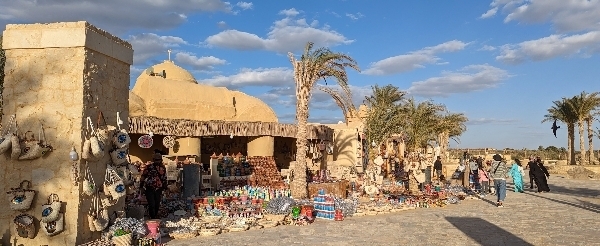 黑白沙漠→沙漠衝沙→鹽湖→沙漠市集→夜宿法尤姆